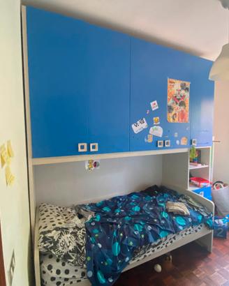 Camera a ponte con letto a scomparsa