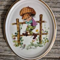 Piattino da parete in ceramica.