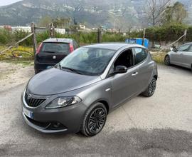 Lancia y 2022 hybrid