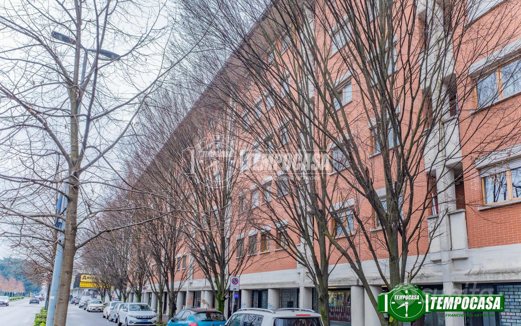 Bollate centro - Negozio con due vetrine e bagno - Vista 3