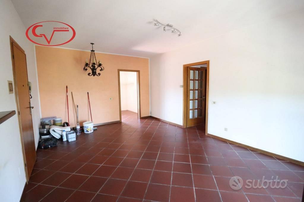 Appartamento di 110 m² con 5 locali e box auto a M - Vista 2