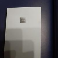 piatto doccia in ceramica bianco