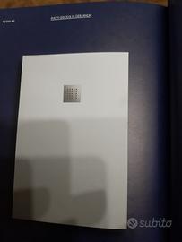 piatto doccia in ceramica bianco