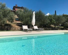 Casa per vacanze fra Umbria e Toscana con piscina