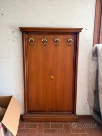 Appendiabiti a parete in legno con decoro floreale