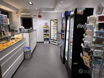 Attività / Licenza di 90 m² con 2 locali a Trevi