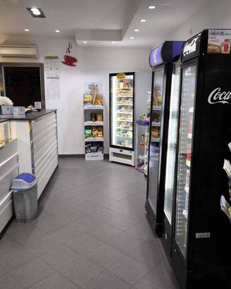 Attività / Licenza di 90 m² con 2 locali a Trevi