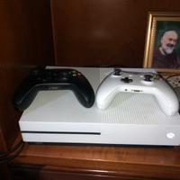 Xbox one s 1tb (1000gb) + 2 controller