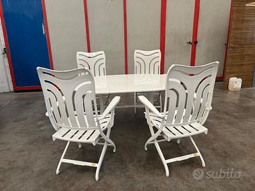 Set tavolo e sedie da esterno