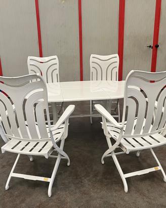 Set tavolo e sedie da esterno
