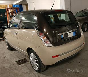 Lancia Ypsilon Y MODAMILANO neopatentati PERFETTA