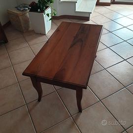 tavolino in noce massello da salotto.