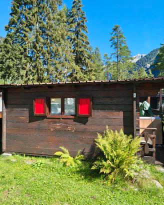 Roulotte stanziale con pre ingresso in legno