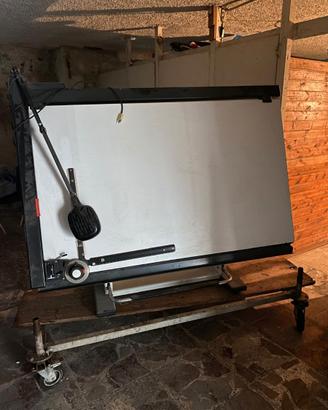 Tavolo da disegno.