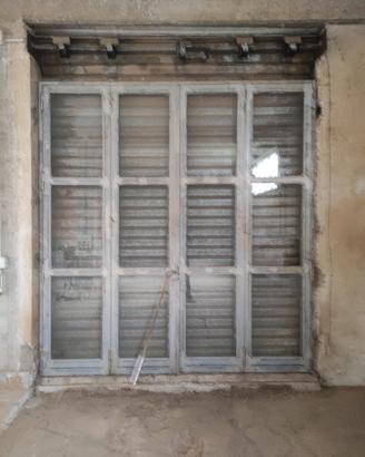 2 Porte in ferro e vetro