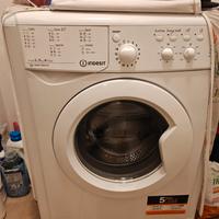 armadio Ikea 236x250 lavatrice Indesit 7 kg