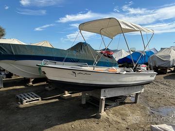 LANCIA di 4 mt + YAMAHA 8 cv da vedere