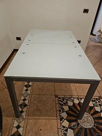 tavolo in cristallo bianco allungabile