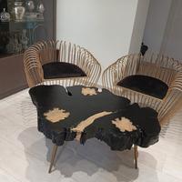 Tavolo in legno più sedie di design