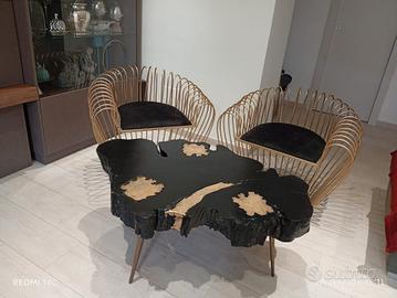 Tavolo in legno più sedie di design