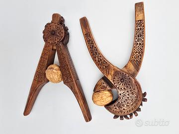 Coppia di schiaccia noci in legno anni '70-'80