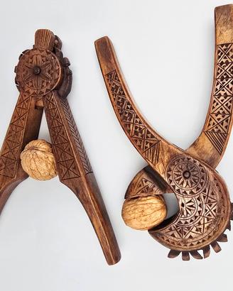 Coppia di schiaccia noci in legno anni '70-'80