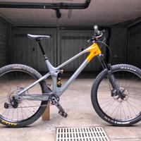 YT Izzo 29 XL - seminuova - Ohlins!