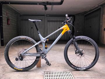 YT Izzo 29 XL - seminuova - Ohlins!