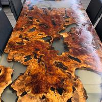 Tavolo in resina e radica di ulivo