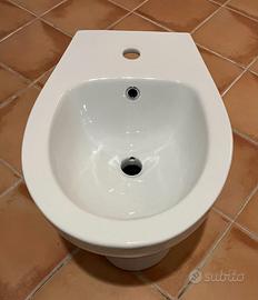 Bidet serie clio filo muro a terra in ceramica bia