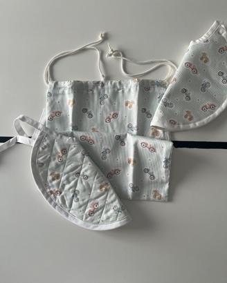 Sacchetta con due bavaglini fatti a mano