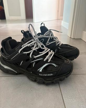 balenciaga truck led