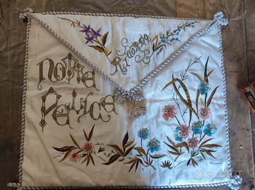 Antico Porta Fazzoletti/Indumenti In Seta Ricamato