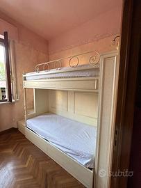 Cameretta con letto a castello