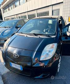 YARIS D4D 1.4 CAMBIO AUTOMATICO NERA