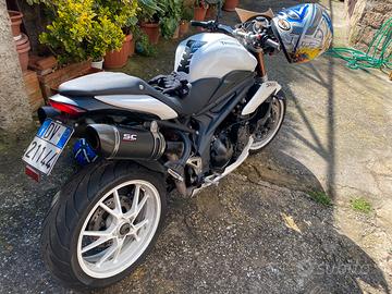 Moto Triumph speed triple