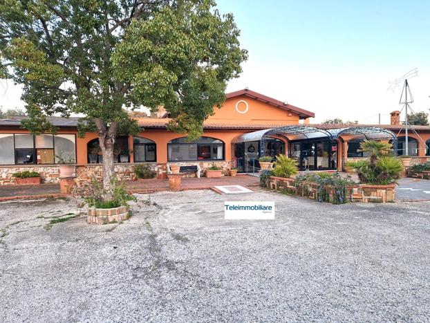 Locale Commerciale - Ampio Parcheggio