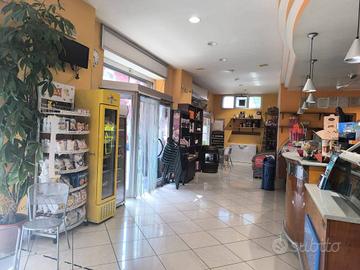 Attività / Licenza di 90 m² con 1 locale a Montoro