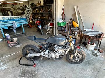Hornet cafe racer