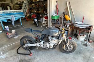 Hornet cafe racer