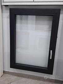 Finestra battente Rayners 