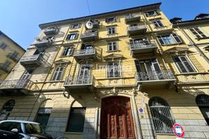 AMPIO E LUMINOSO IMMOBILE DI PREGIO IN CONTESTO SI