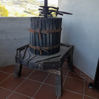 Torchio per vino antico