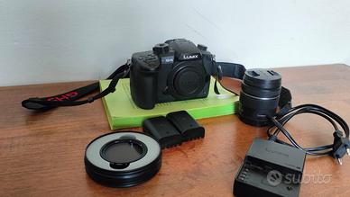 Lumix GH5 + Lumix G Vario 14-42mm e accessori