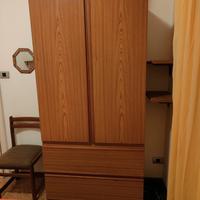 ARMADIO A DUE ANTE CON COMODINI