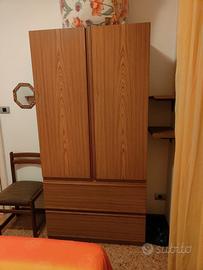 ARMADIO A DUE ANTE CON COMODINI