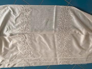 Splendida Tenda Avorio con Ricami e Bordo Smerlato