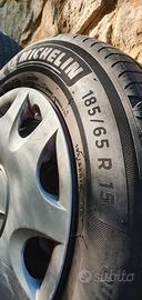 4 Ruote  cerchioni con gomme e copricerchioni 