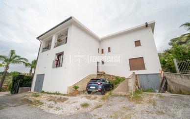 Villa Singola Con Giardino e Garage