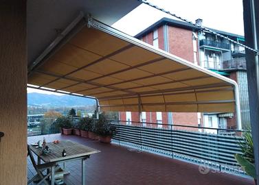 Tenda da sole a guide laterali  da bar o balcone 